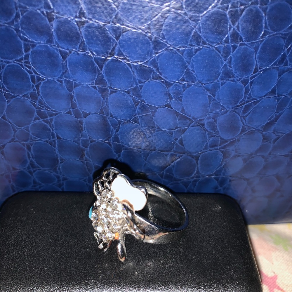 Unique flower ring - Picture 4 of 8